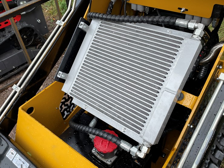 #8171-•-agt-compact-track-loader-image-13