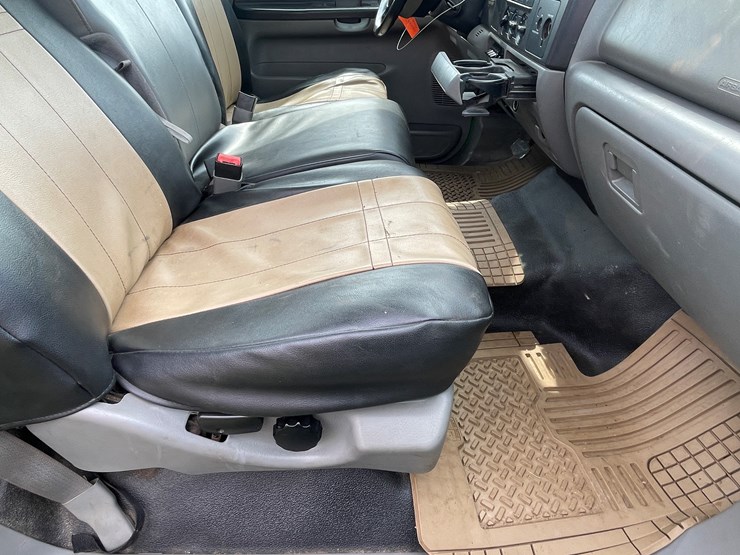 2006-ford-f550-image-30