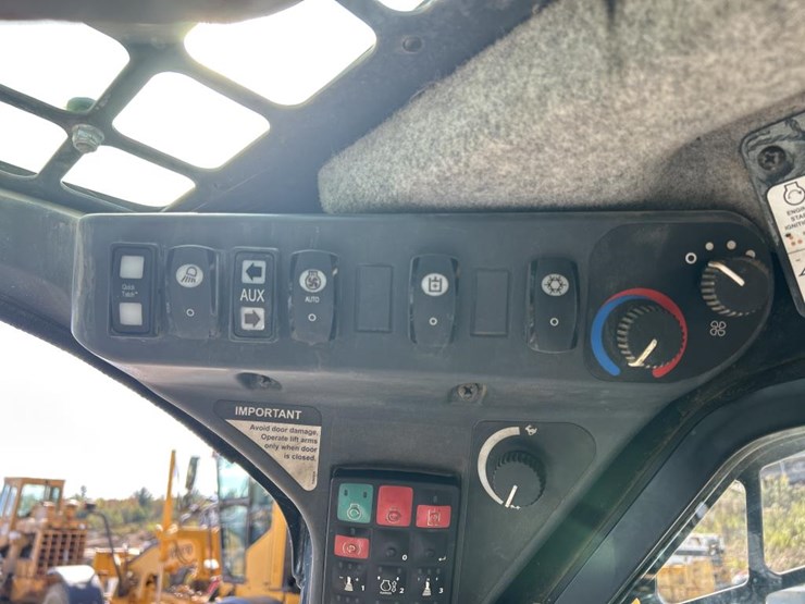 2018-deere-333g-image-44