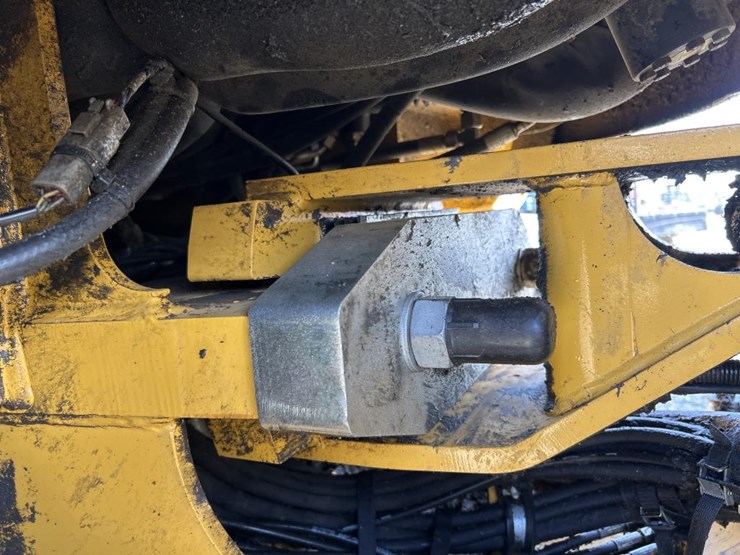 2016-deere-344k-image-29
