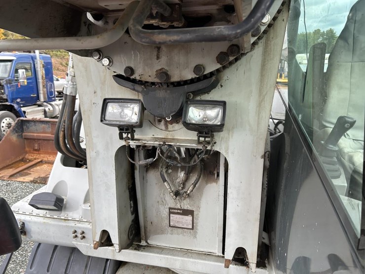 2005-gradall-xl4100-image-32