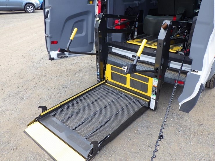 2016-ford-transit-image-8