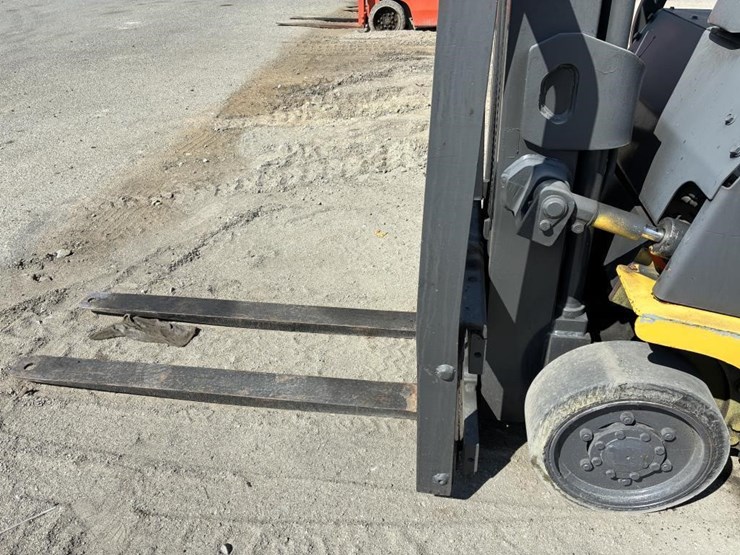 2004-komatsu-c30axps-forklift-image-5