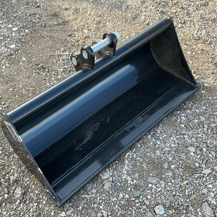 #2751 • Unused 2025 IR 80CM Toothless Bucket