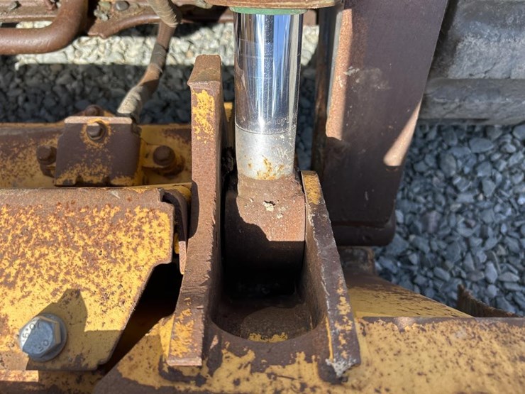 2018-deere-333g-image-16