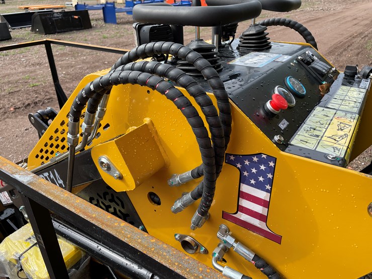 #8175-•-agt-compact-track-loader-image-9