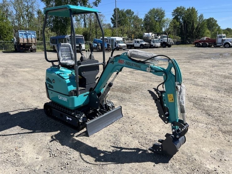 2025-cfg-qk16r-mini-hydraulic-excavator-image-2
