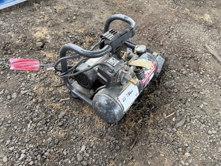 senco-air-compressor-&-senco-stapler-image-4