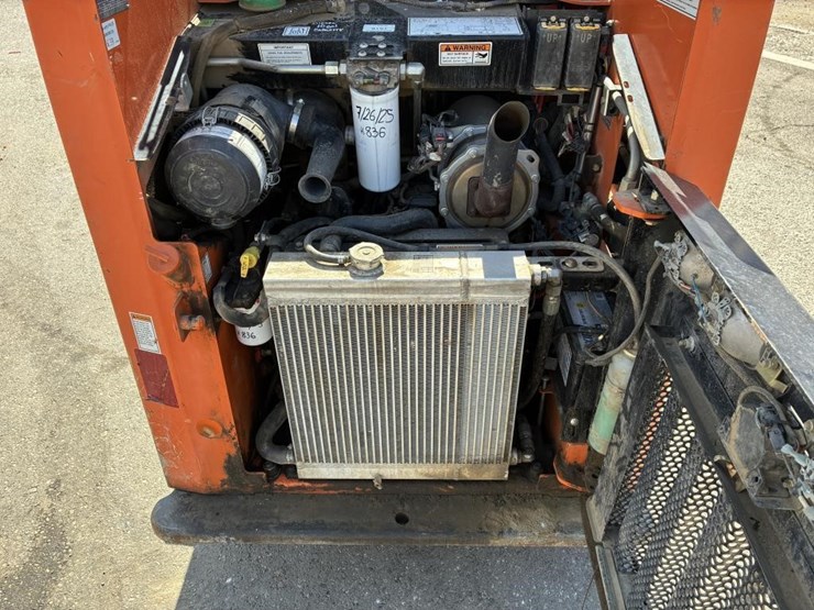 2019-gehl-r105-image-10
