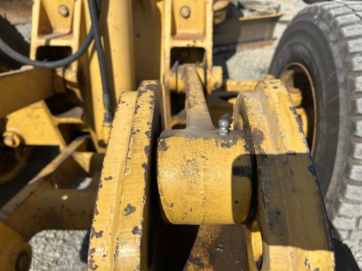 deere-770bh-image-12
