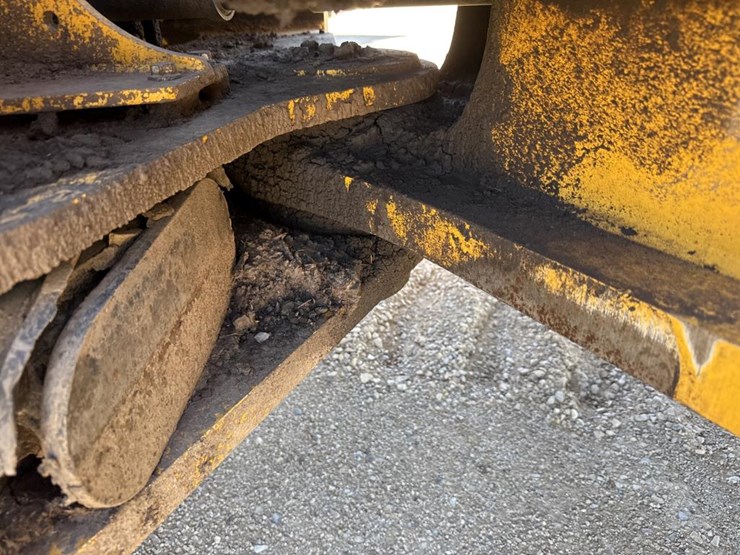 2018-deere-844k-image-24