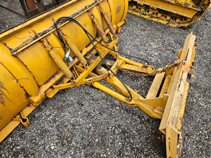 #2047-•-8'-skid-steer-snow-plow-image-11