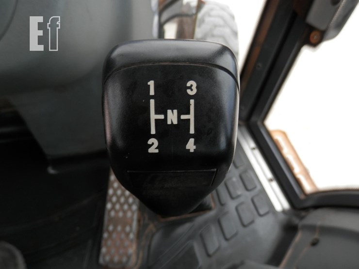 new-holland-555e-image-18