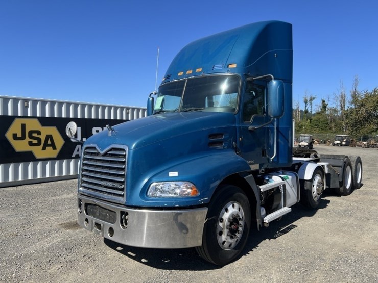 2013-mack-cxu-tri-axle-truck-tractor-image-1