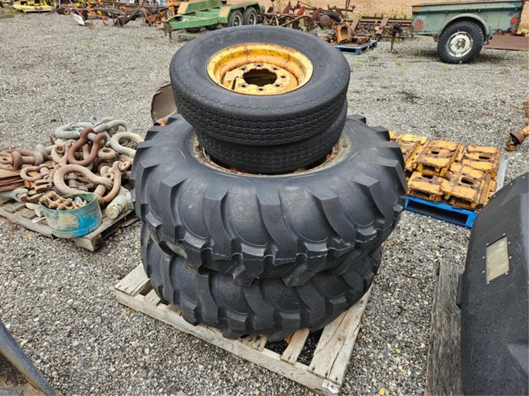 #2097-•-16.9-24-tires-&-rims-image-2