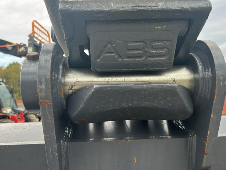 2021-komatsu-pc228-image-11