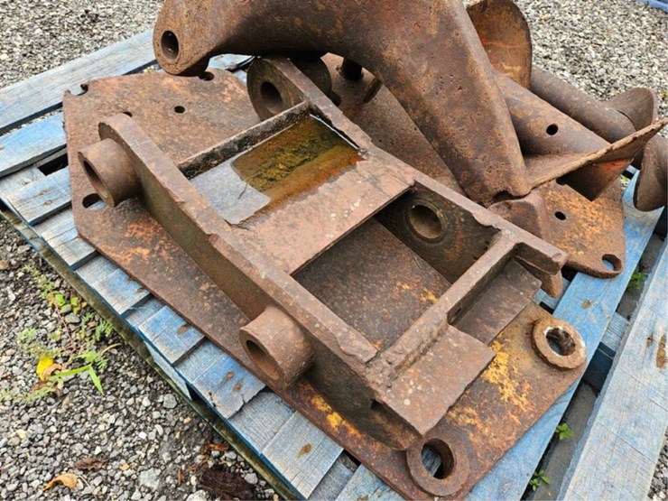 #2071-•-excavator-frost-tooth,-auger-&-plates-image-10