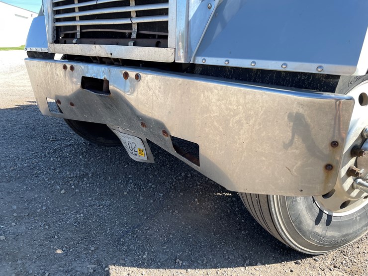 1999-freightliner-108sd-image-14