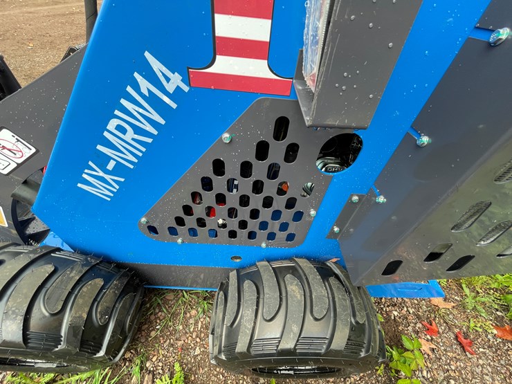 #8165-•-agt-skid-steer-loader-image-15