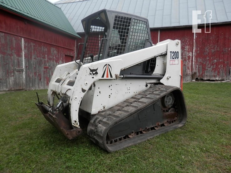2002-bobcat-t200-image-1