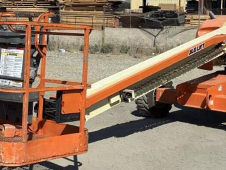 2012-jlg-400s-image-1