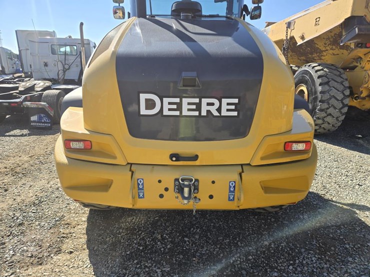 2019-deere-344l-image-42