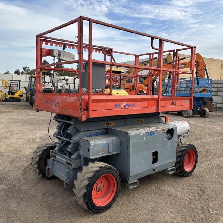 2012 SKYJACK SJ6832RT