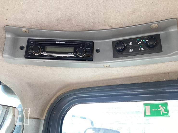 2013-doosan-dl250-image-17