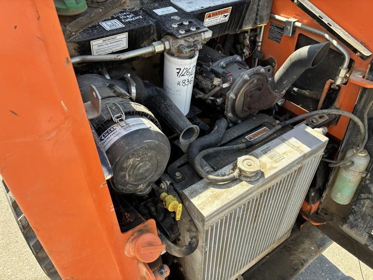 2019-gehl-r105-image-12