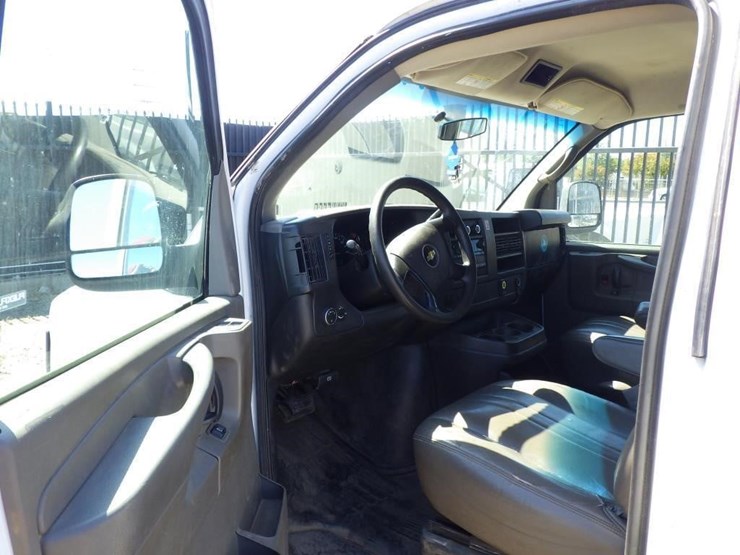 2015-chevrolet-express-2500-image-5
