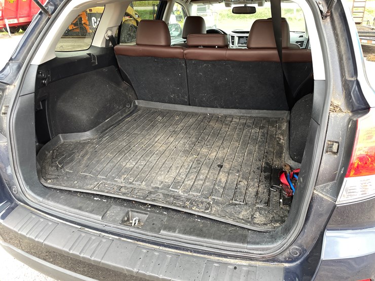 #1037-•-2014-subaru-outback-(wi-title-in-delay)-image-30