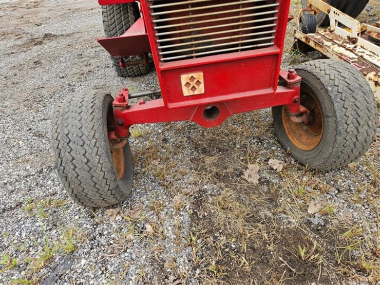 #2036-•-gravely-810-garden-tractor-image-26