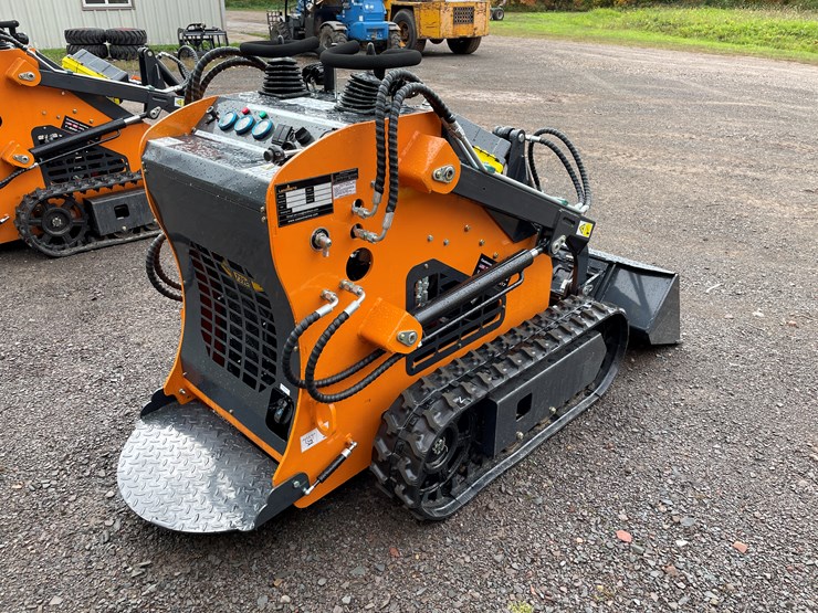 #8158-•-land-hero-mini-skid-steer-loader-image-5