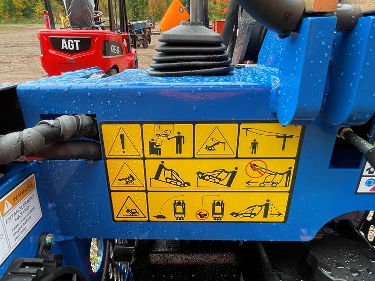 #8164-•-agt-skid-steer-loader-image-21