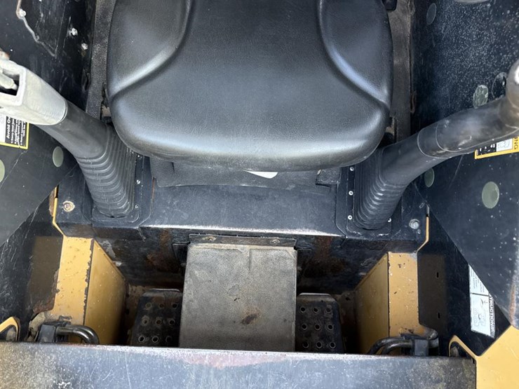 2008-deere-320-image-38