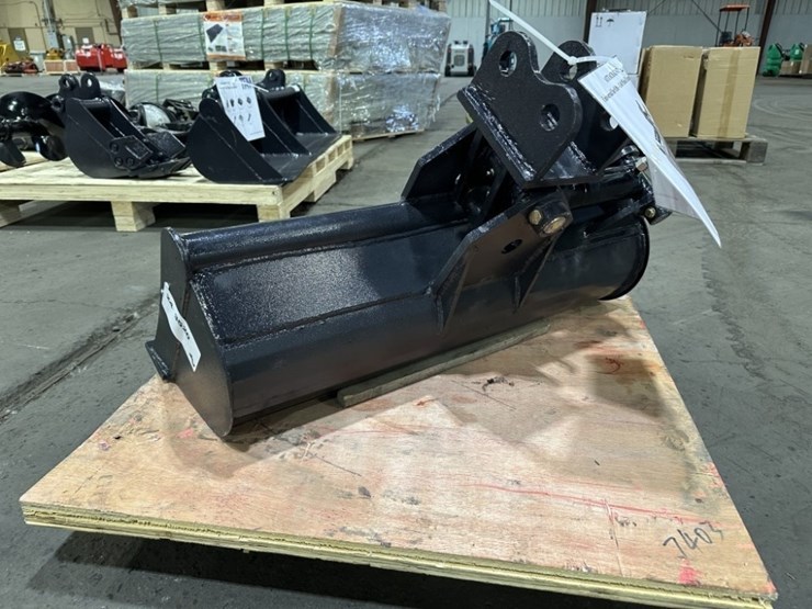 2025-tpm-32"-articulating-muck-bucket-image-4