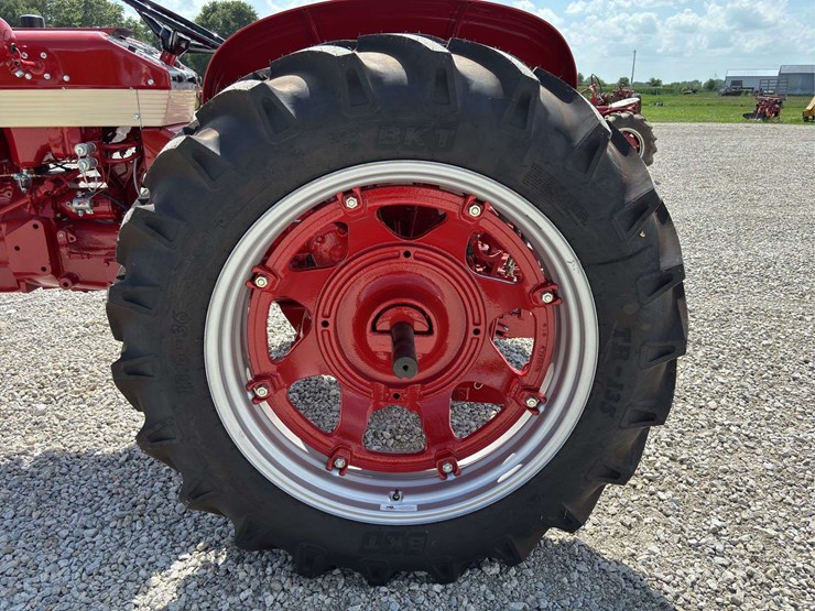 farmall-340-image-51
