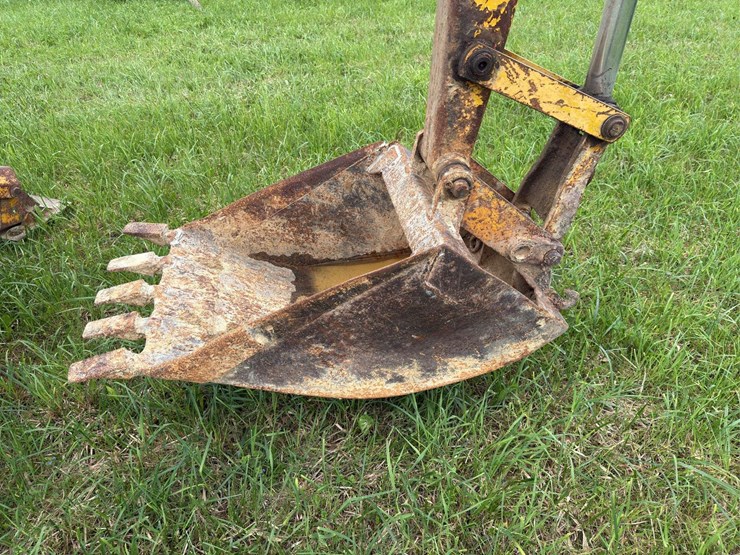 ford-backhoe-image-6