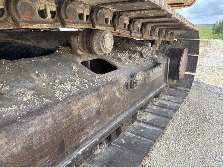2014-deere-380g-lc-image-36