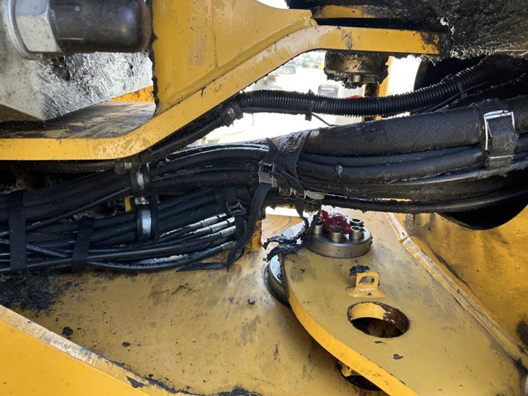 2016-deere-344k-image-30