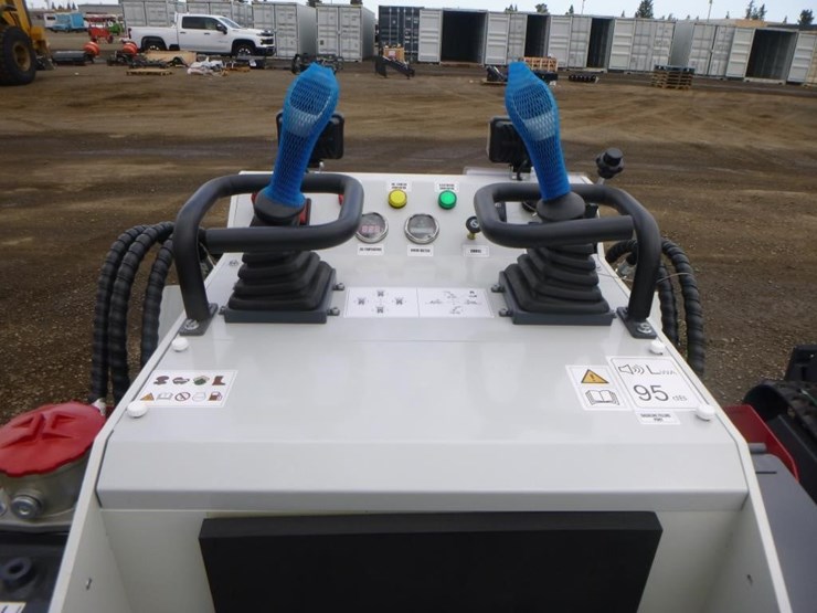 battler-st28h-6-skid-steer-track-loader-image-13