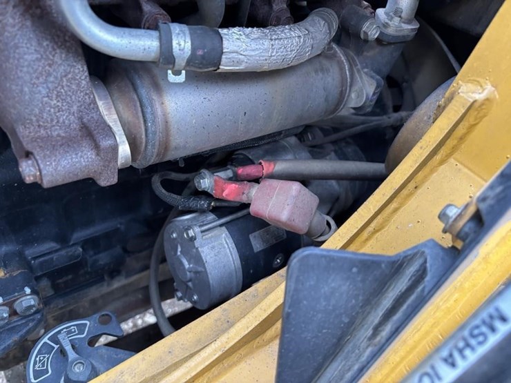 2019-deere-210l-image-48