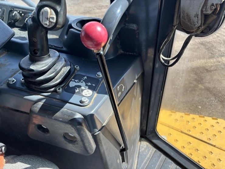 2017-deere-750k-image-42