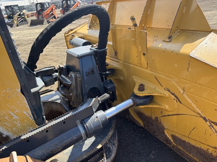 2017-deere-750k-image-9