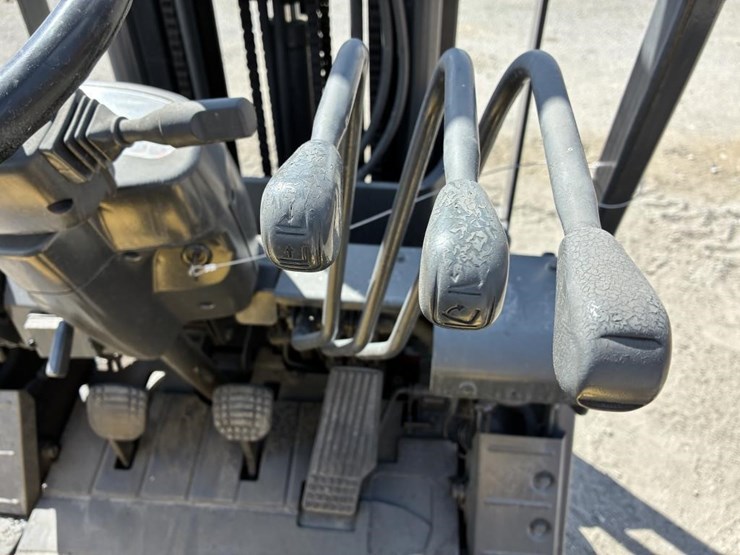 2004-komatsu-c30axps-forklift-image-18