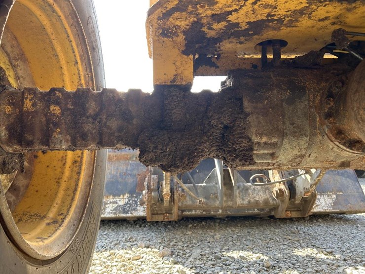 2016-deere-344k-image-39