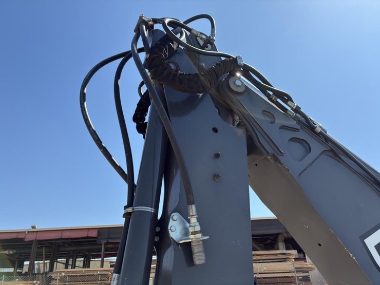 2018-deere-310l-image-11