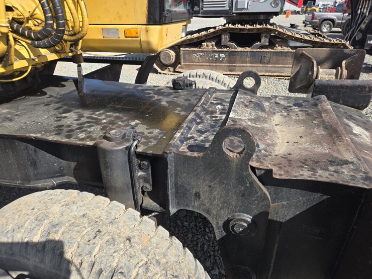 2006-caterpillar-m318-image-32