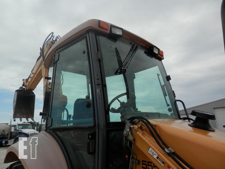 new-holland-555e-image-28