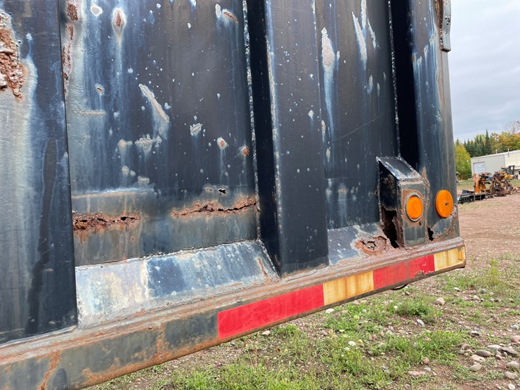 #8104-•-1982-accrt.-40'-3-axle-open-top-gondola-scrap-hauling-trailer-(has-mi-title)-image-45